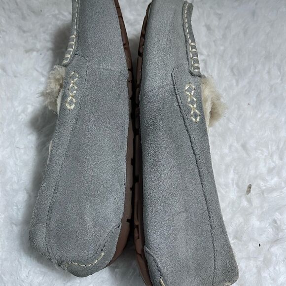 UGG leather suede gray moccasins with sheep skin lining rubber soles siz… - Picture 5 of 10